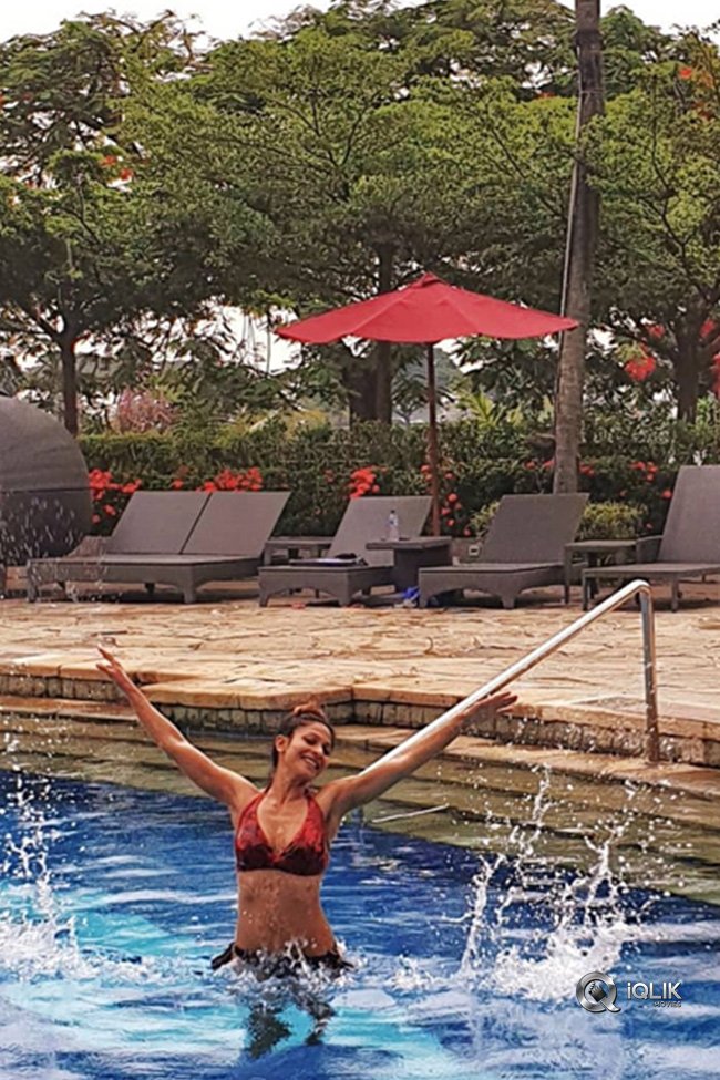 Tanishaa-Mukerji-Bikini-Photos